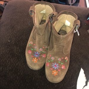 Girls boots